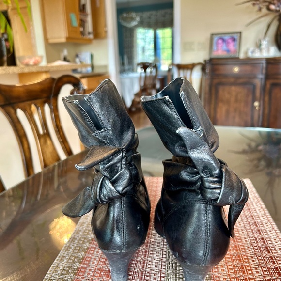 Colin Stuart Black Leather Slouchy Boots with Leather Wrap & Bow Details Size 10 - Picture 6 of 10